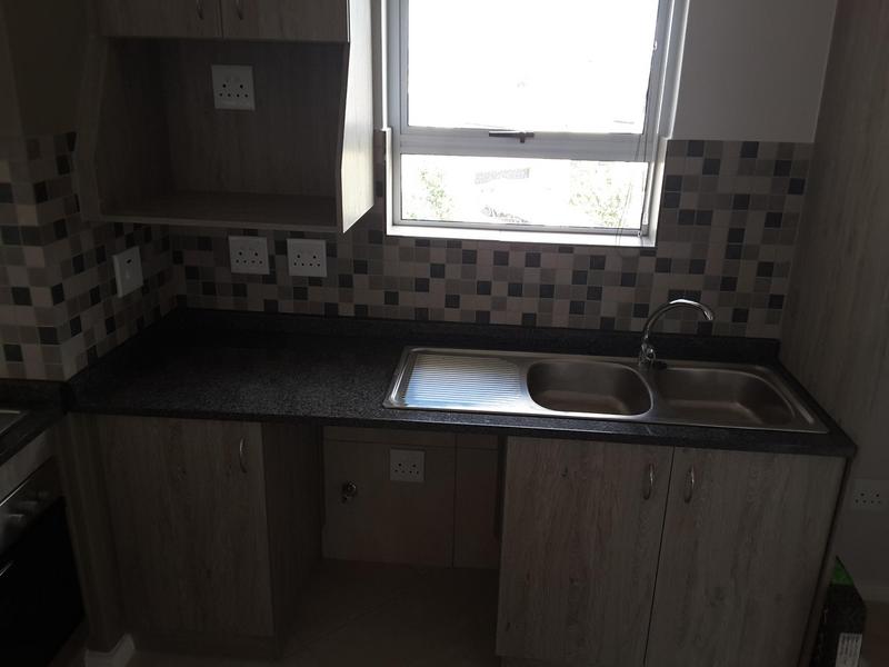 To Let 2 Bedroom Property for Rent in Buhrein Western Cape